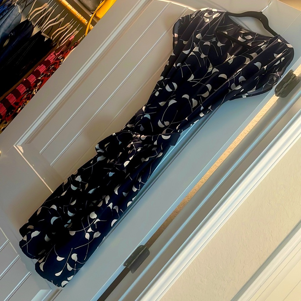 Ann Taylor navy blue & white print dress.  Great summer dress for any occasion.